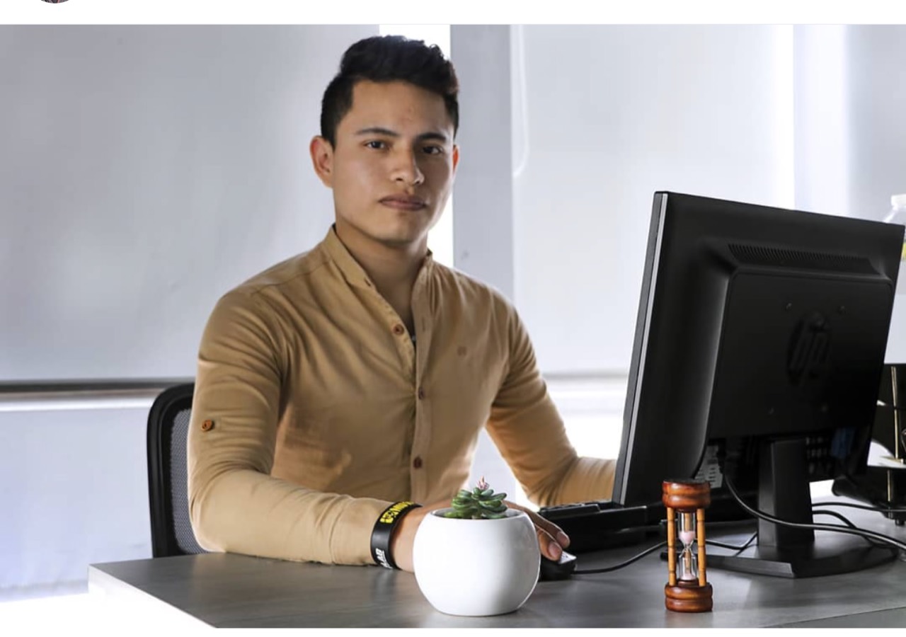 Dante at his desk with his computer